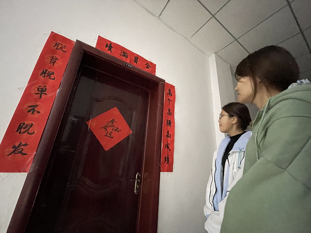 小偷偷偷偷东西的下联是啥