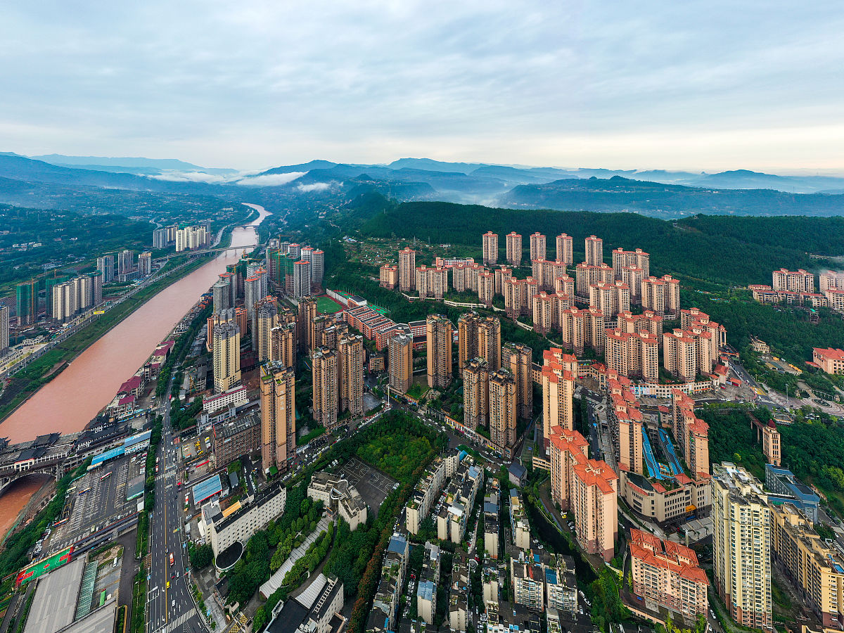 巴中市发展历程：经济、城市建设、教育文化全面提升