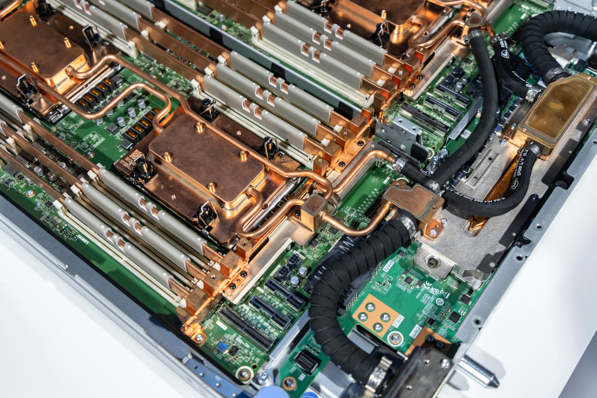 两台不同配置的电脑怎么互换固态硬盘