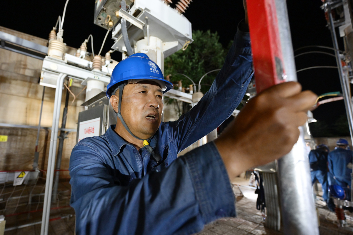请对《中化企业电力维修中的安全问题及对策 》的提纲进行写作保证其内容合理性和逻辑性不要乱写：