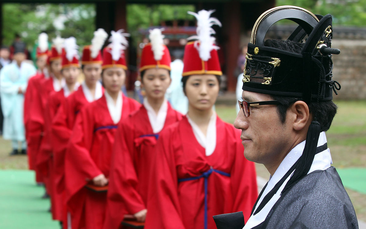 2011年5月11日,韩国成均馆在大成殿举行春季释奠大祭.作为第85号重要