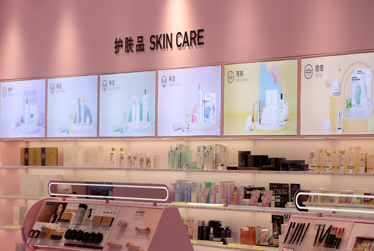 新化妆品公司与偶像后援会合作：战略问题与机遇