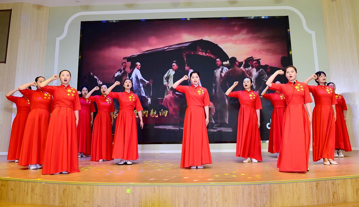 红色艺术团的项目指导书中的项目主持人在具体活动的工作职位是什么他的具体工作是什么分点回答