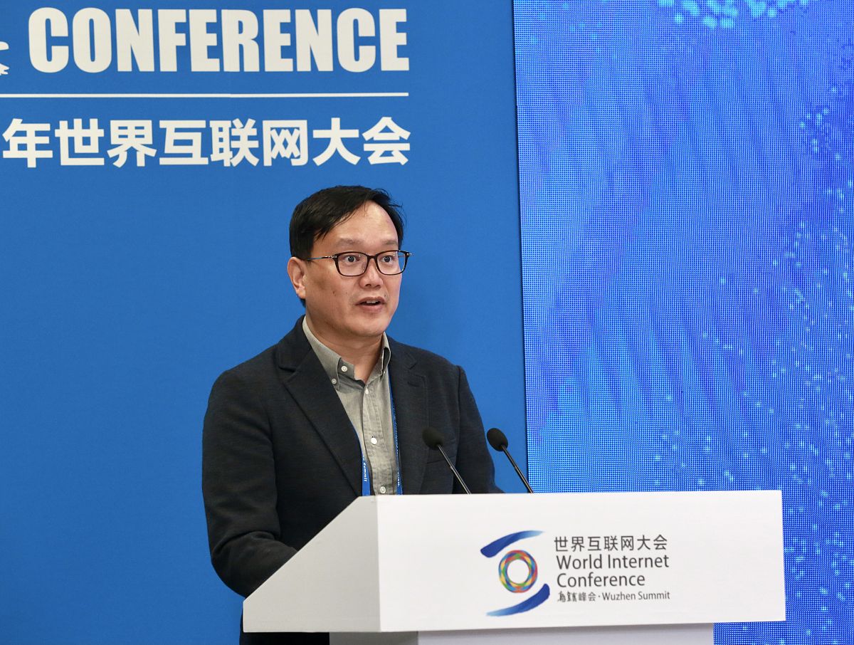 新浪微博CEO王高飞为什么被称为'夹总'？