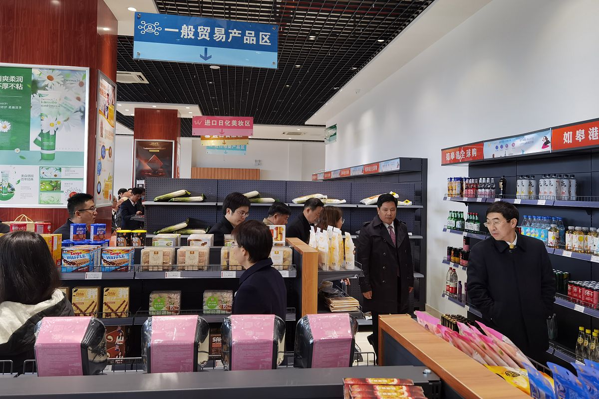 认识一女孩兼职电商并做的很好我让她带带我。她不理我？