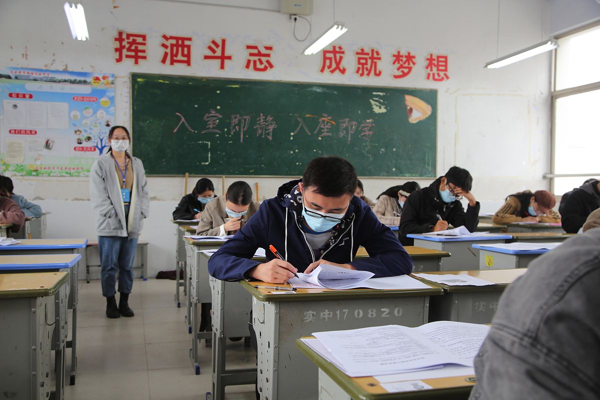 事业单位职位中的两年以上相关工作经历怎么解释法？可以给出详细解释吗？谢谢！