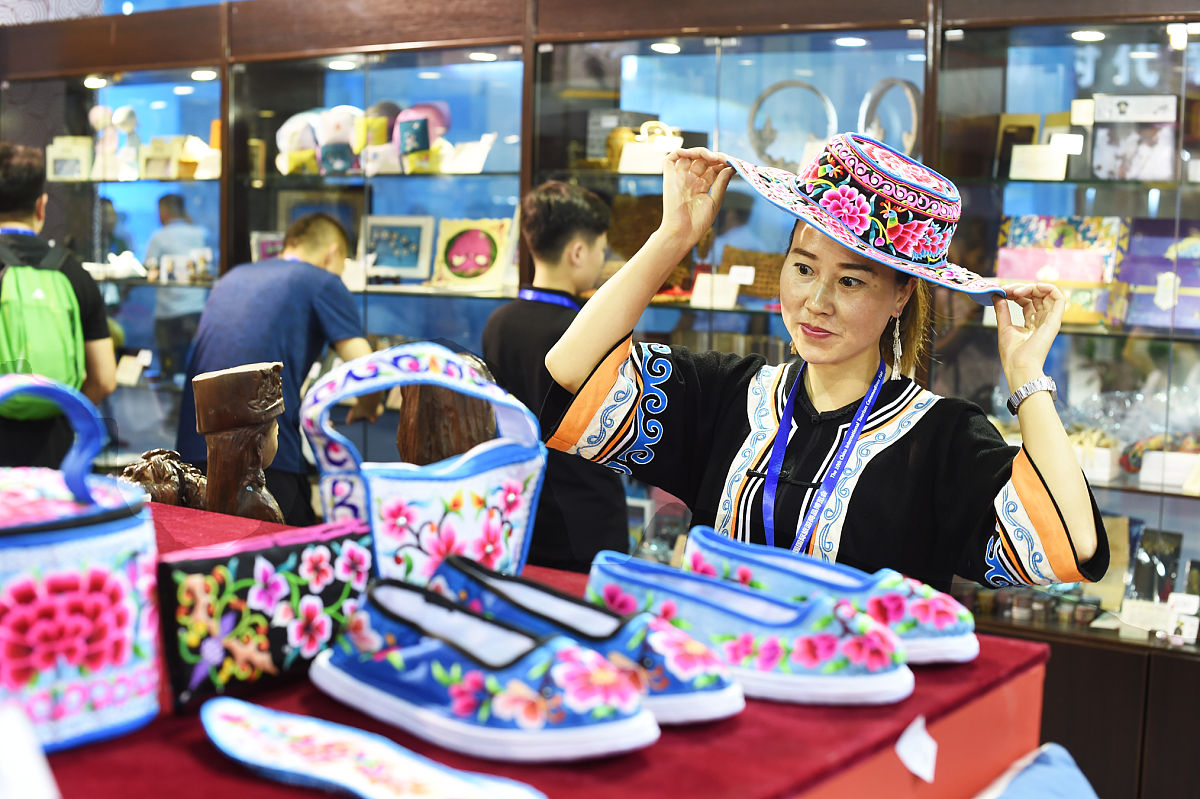 西牛麻竹笋&瑶族服饰联名调查报告：市场潜力巨大，消费者态度积极