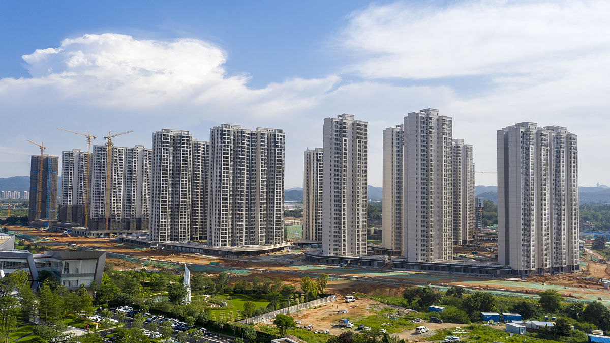 桂林市雁山区科教园保障性租赁住房及公租房通过社会调查和公众参与识别项目主要社会影响因素和主要利益相关者分析不同目标群体的诉求及其对项目的支持程度评价项目采取以工代赈等方式在带动当地就业、促进技能提升等方面的预期成效以及促进员工发展、社区发展和社会发展等方面的社会责任提出减缓负面社会影响的措施或方案。