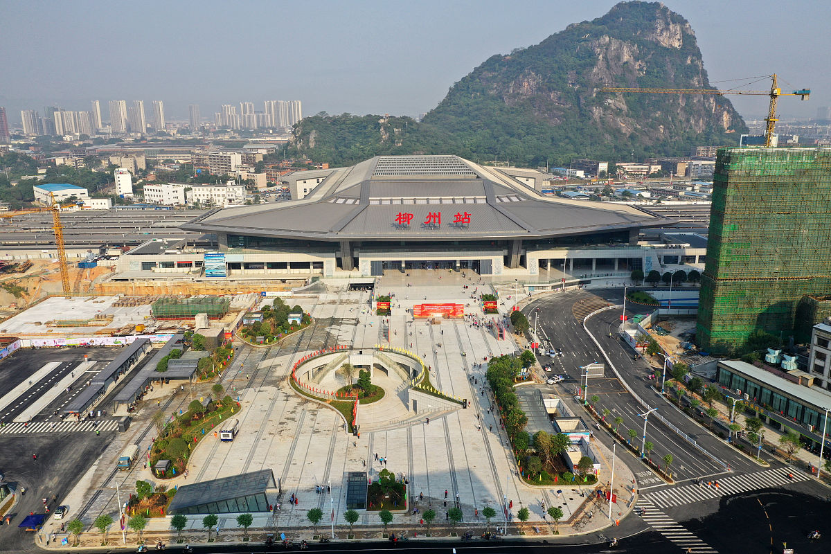 坐高铁从阳朔站到榕江哪些经停站用250字帮我详细描述