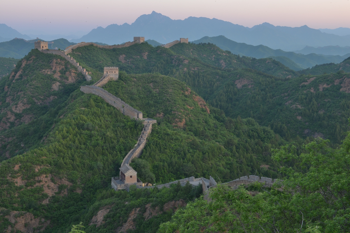 东北春天：避暑胜地还是'一天长城长'？