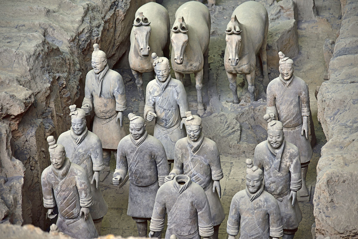 秦始皇陵兵马俑：世界上规模最大的古代陶俑群