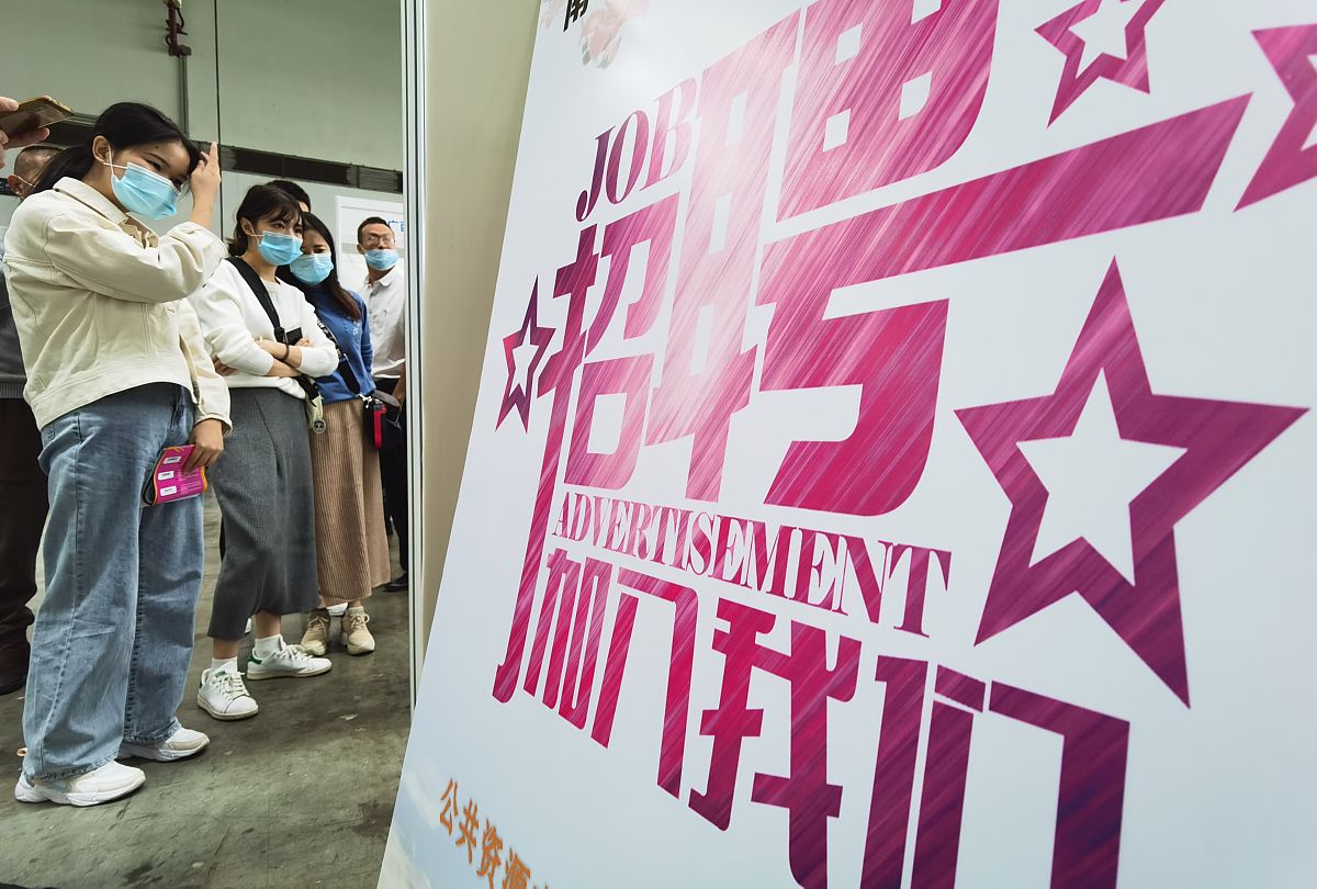 新媒体专业大学生解答：主播如何利用限时限量等描述促销？