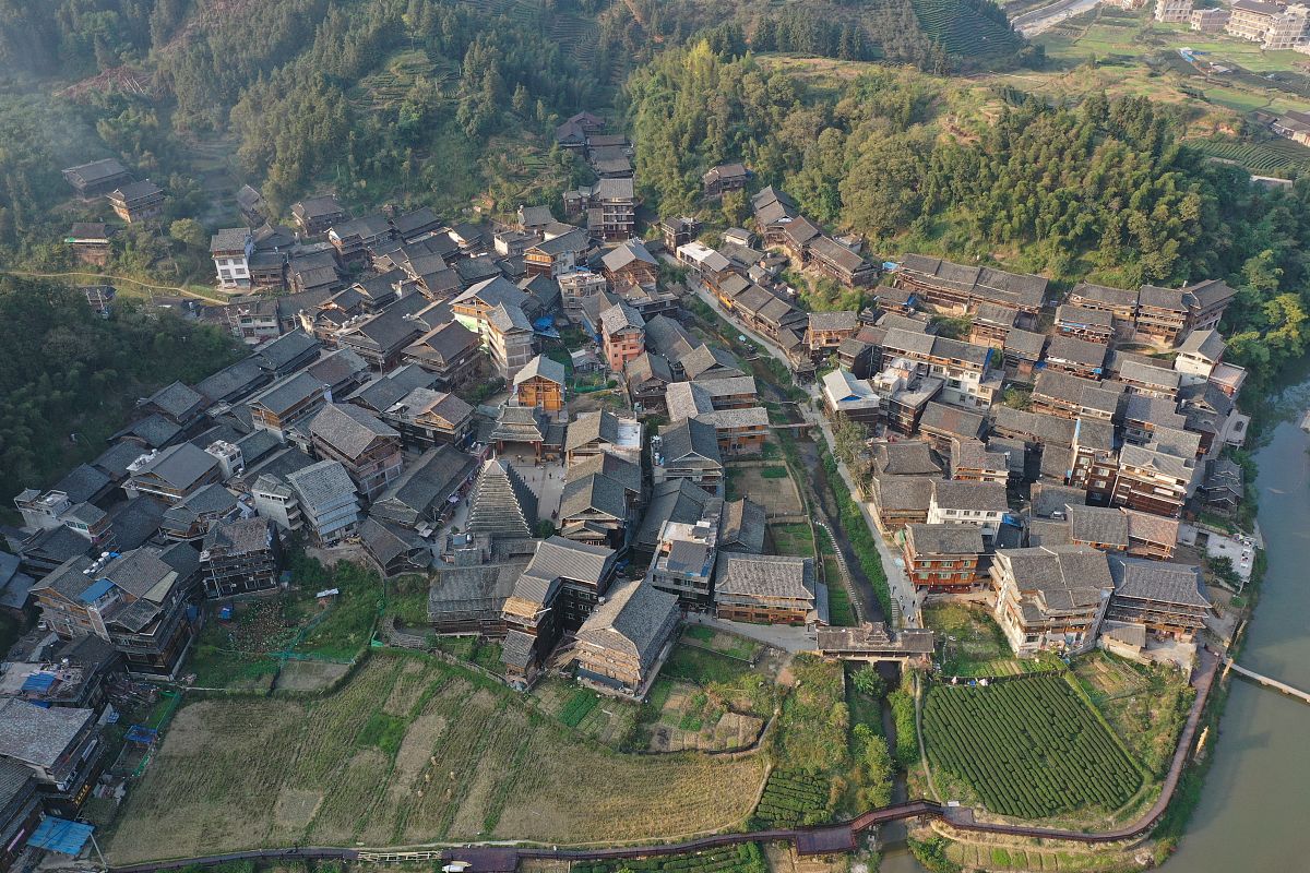 柳州旅游指南：山水文化与螺蛳粉之城