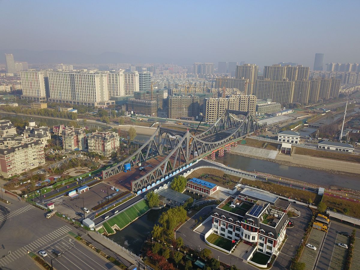 2019年12月8日,南京江北新区,正在建造中的浦云路大桥.