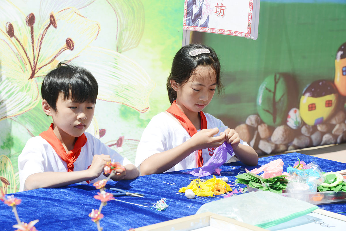 非遗进校园：传承文化，体验魅力