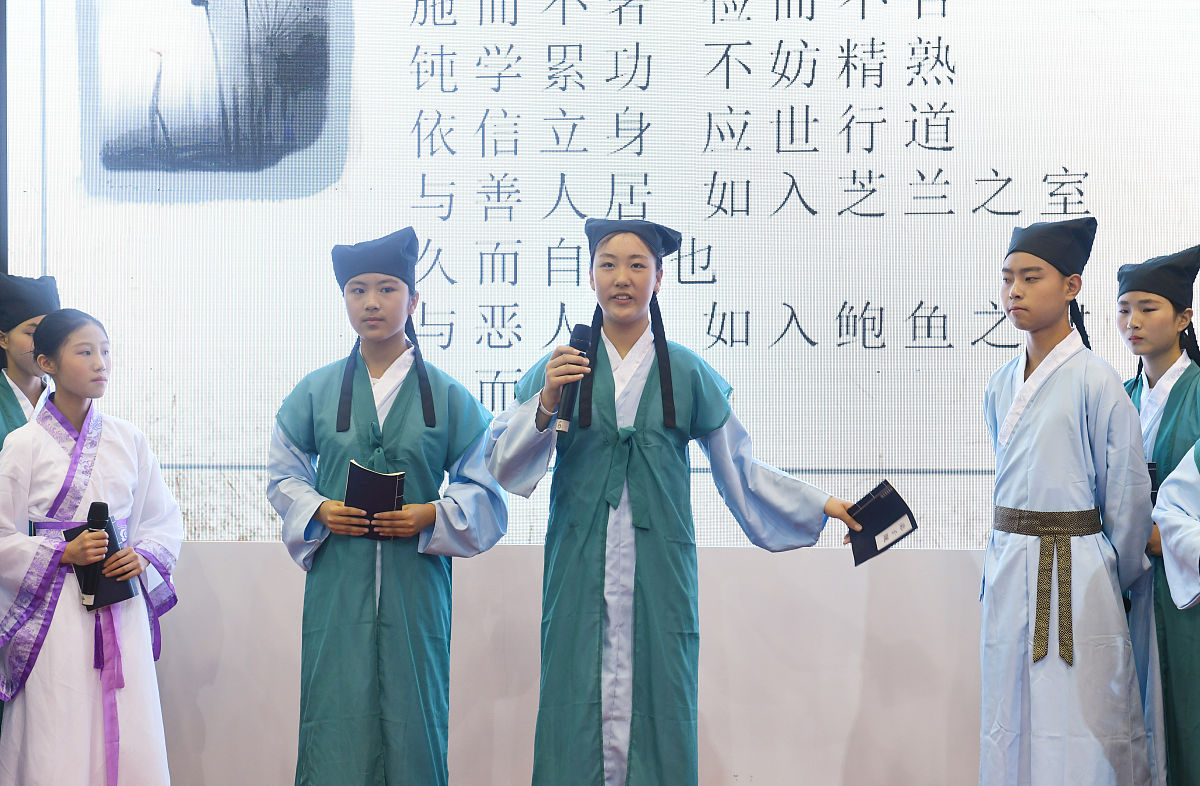 2018年7月14日,"好文大家读"活动亮相第八届江苏书展.