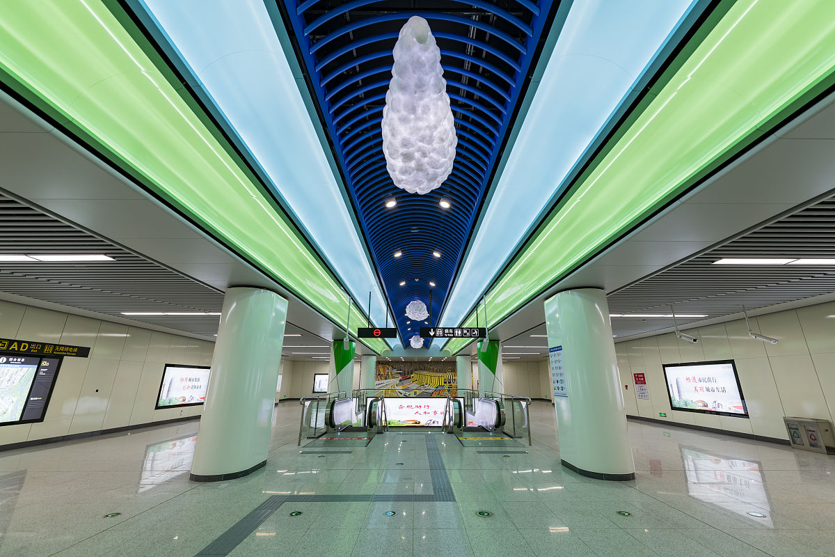 郑州二七广场到郑州地铁展览馆怎么坐车帮我用230字详细描述