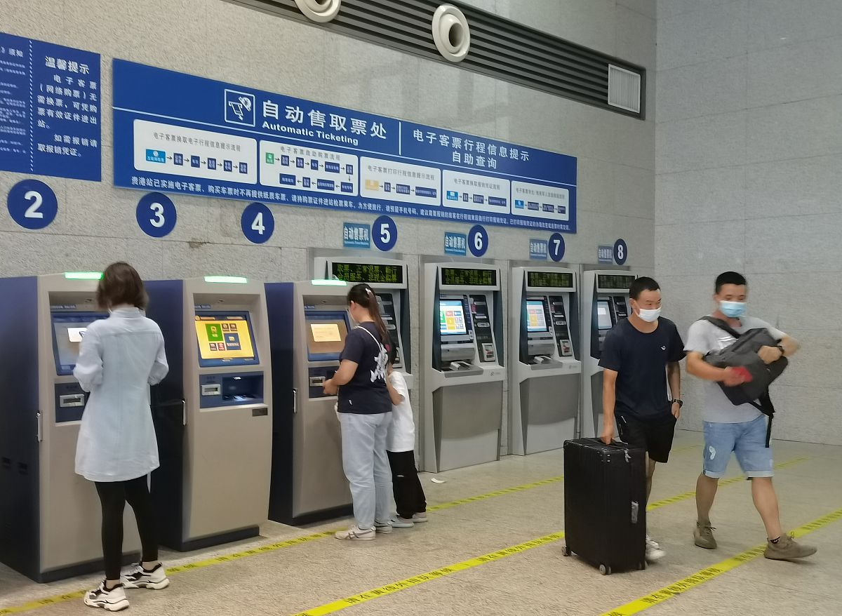 我可以提供她大致的检票时间以及出入站以及外貌信息有没有什么方式可以帮助我找到她