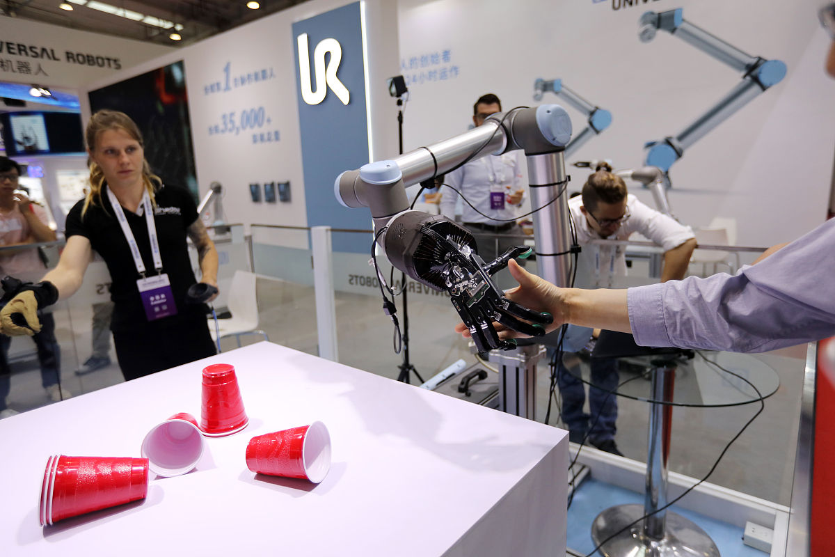 运用工业设计专业知识分析并评论你喜欢的一个仿生设计的作品。 不少于1500字