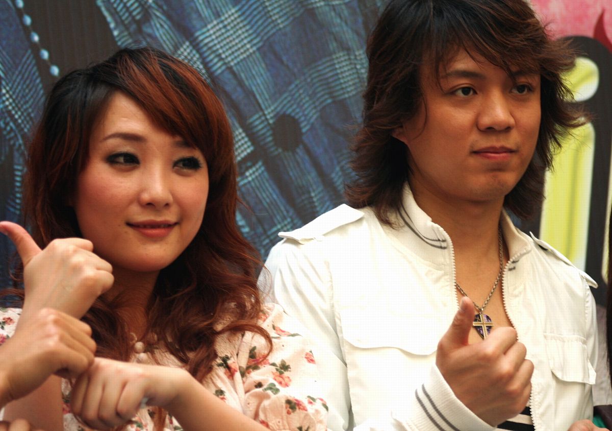 2007年3月30日,福州,成员重组后的爱乐团应音乐广播iradiofm91.3之邀,