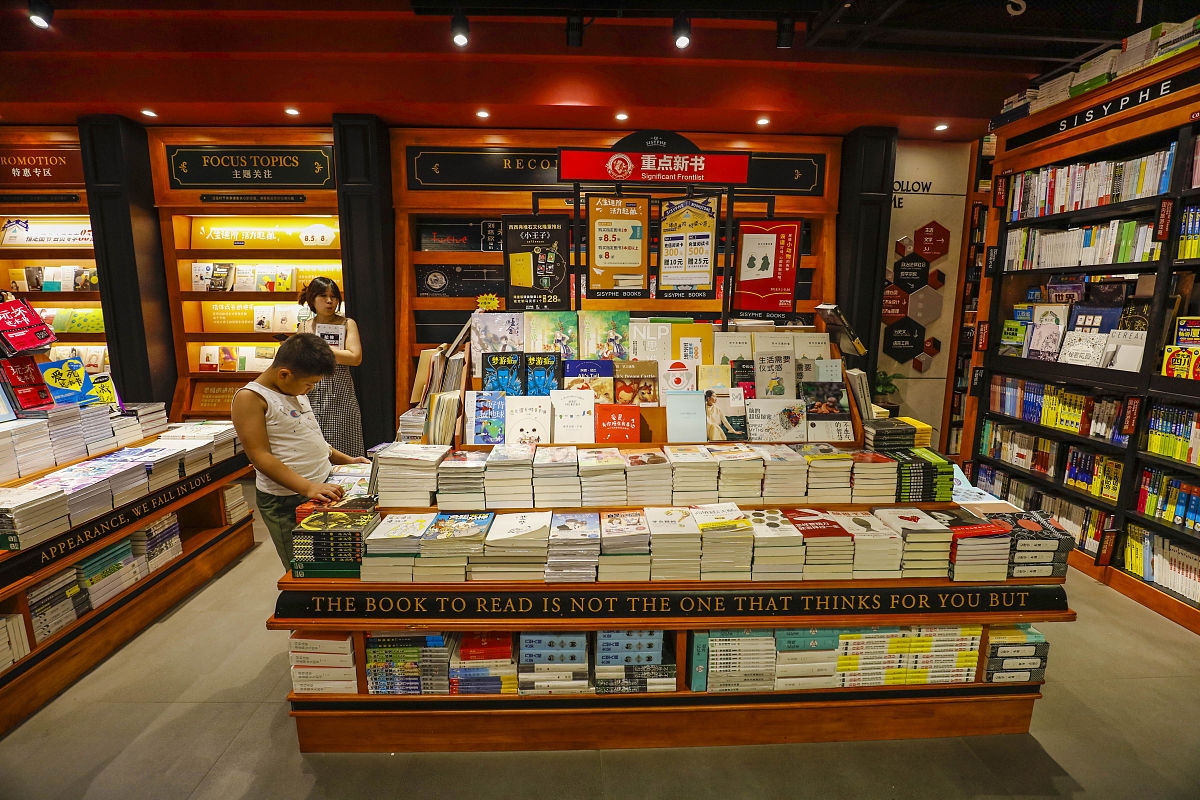 柳州职业技术学院连锁经营管理专业课程内容：店铺选址、品牌建设、供应链管理、人员培训
