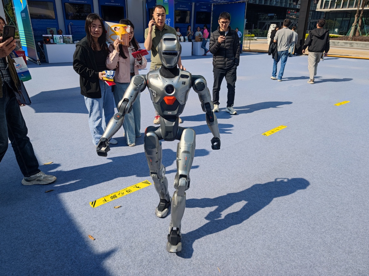 4m/s奔跑速度意味着什么？解密荣耀机器人运动控制系统