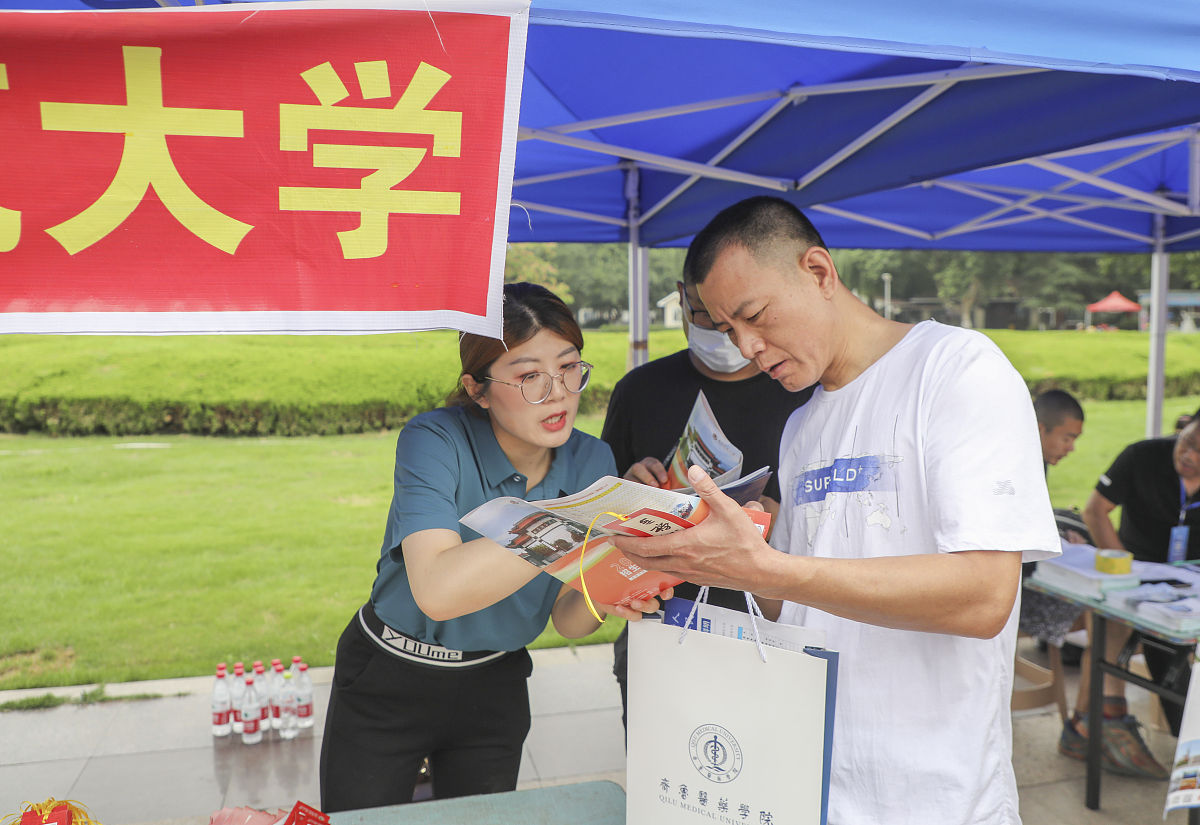 大学生必看！深度体验学生会、志愿者协会和科技创新协会