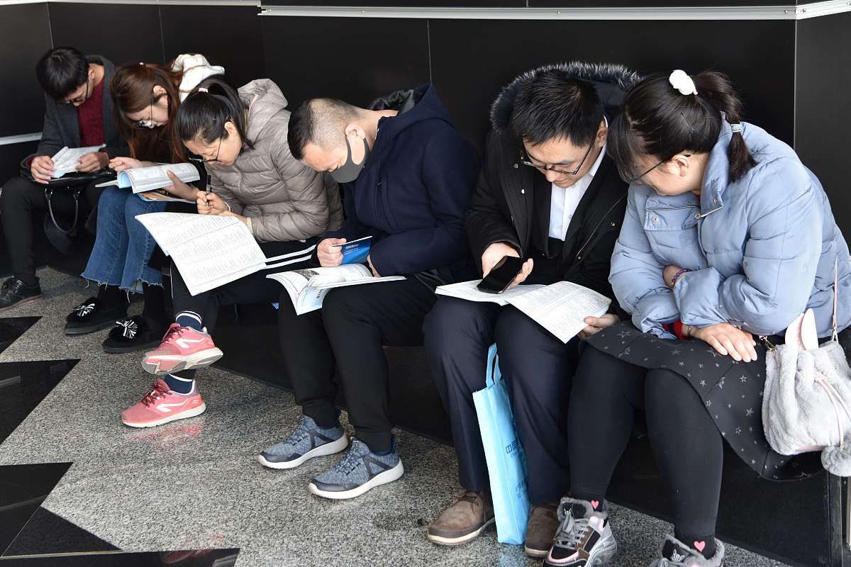 四川2021年中专学校相当于大专吗？真相解读！