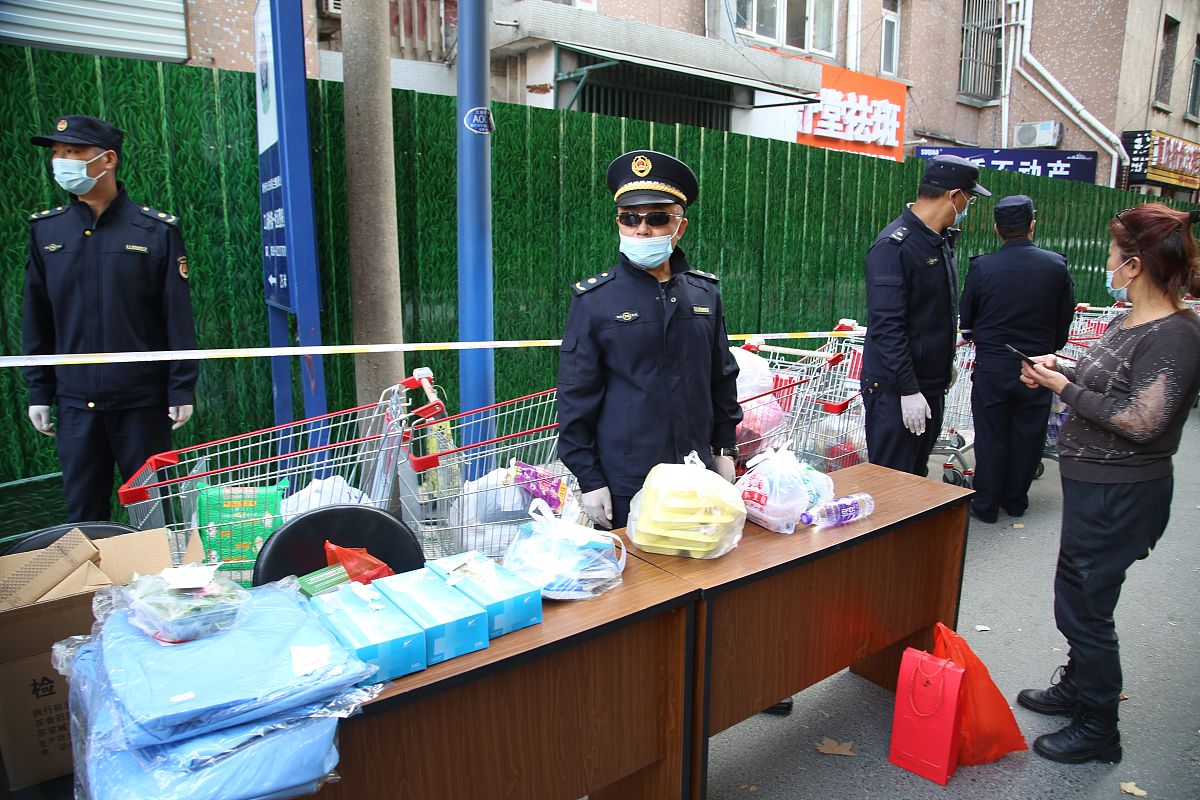 要求：n1、立足海南本地结合课堂交流内容对当地食品或药品、环境类犯罪的现状、犯罪特点进行总结并提出对策建议；n2、观点正确主题明确层次清晰结构完整；n3、恰当使用论据有论证过程严禁抄袭；n4、语言流畅形式规范不少于2000字。