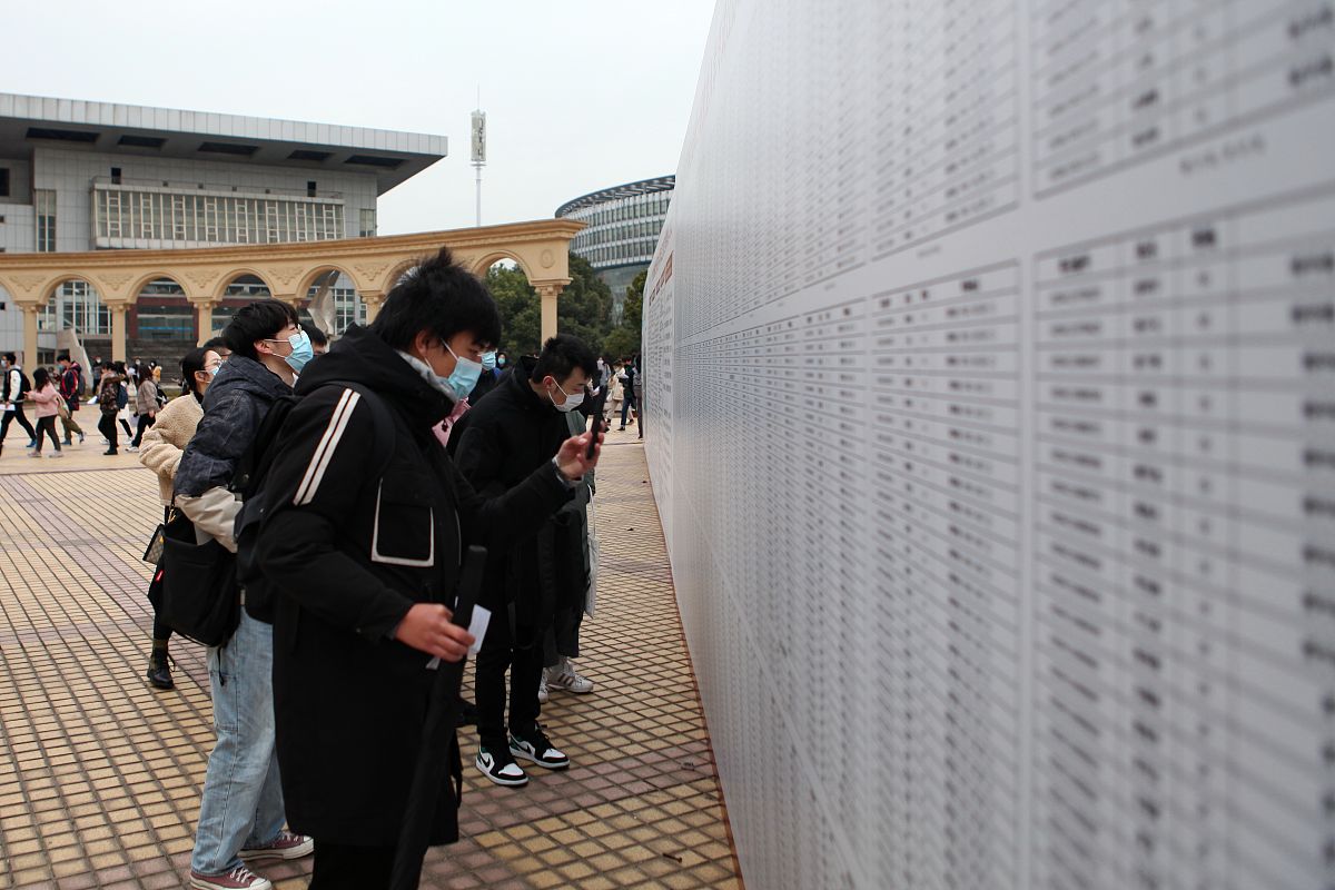 成都职业技术学校毕业生福利待遇：就业指导、保险、创业支持等