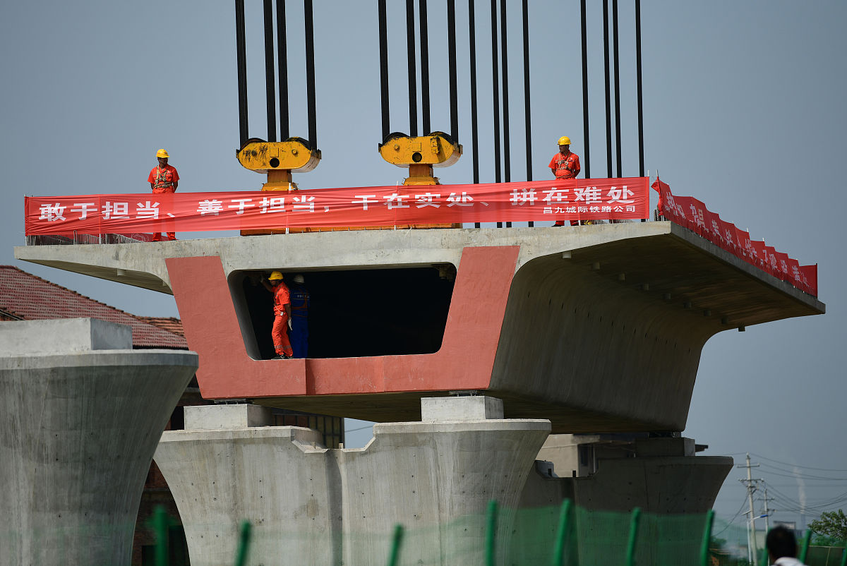 85米长85米宽中桥4跨每跨20米预应力箱型梁总造价大概多少钱帮我用210字详细描述