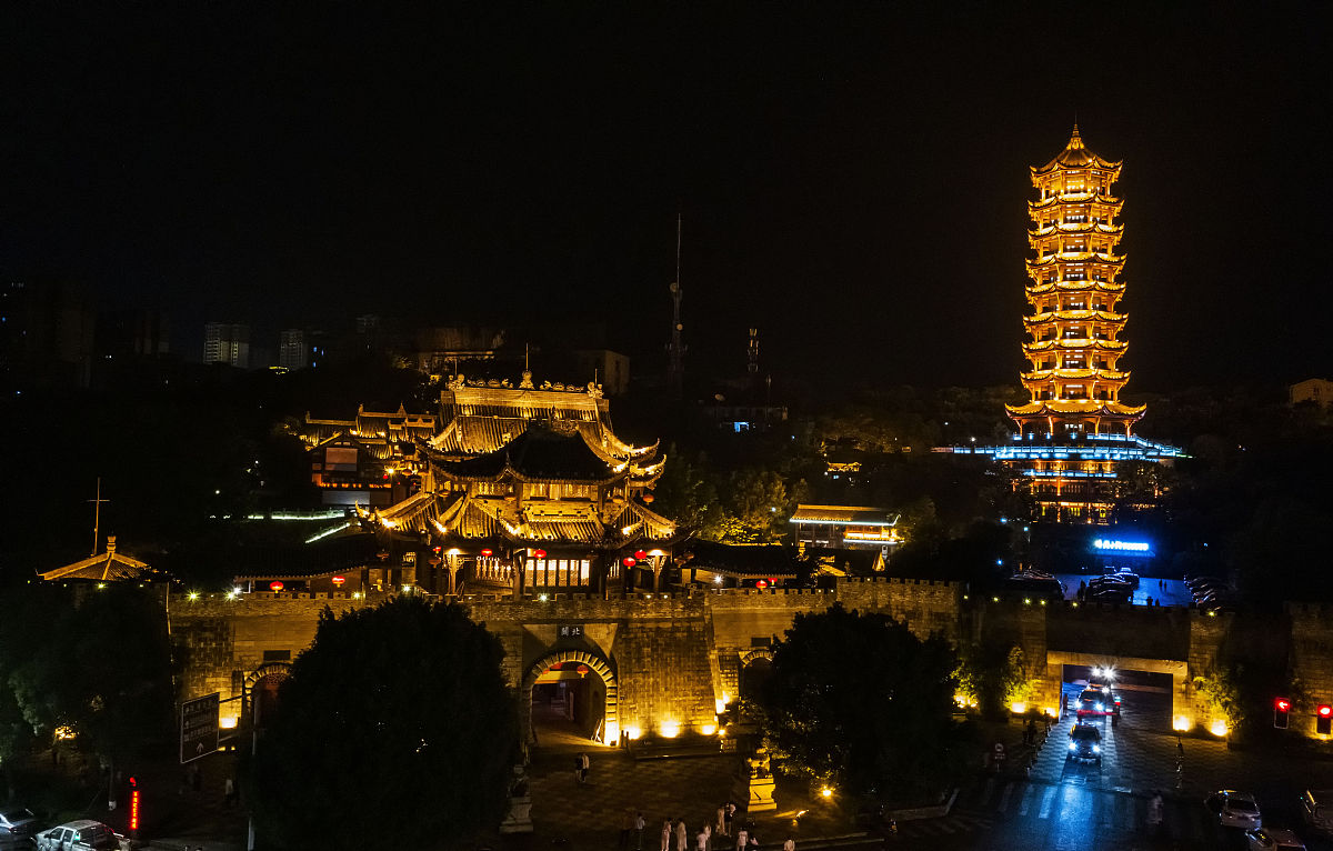 2021年10月1日,四川隆昌,北关夜景.(如需下载使用,请务必署名:曾文平/
