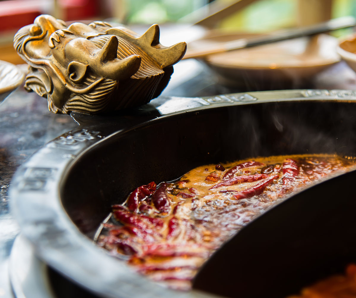 重庆洞子火锅：麻辣鲜香背后的神秘传说