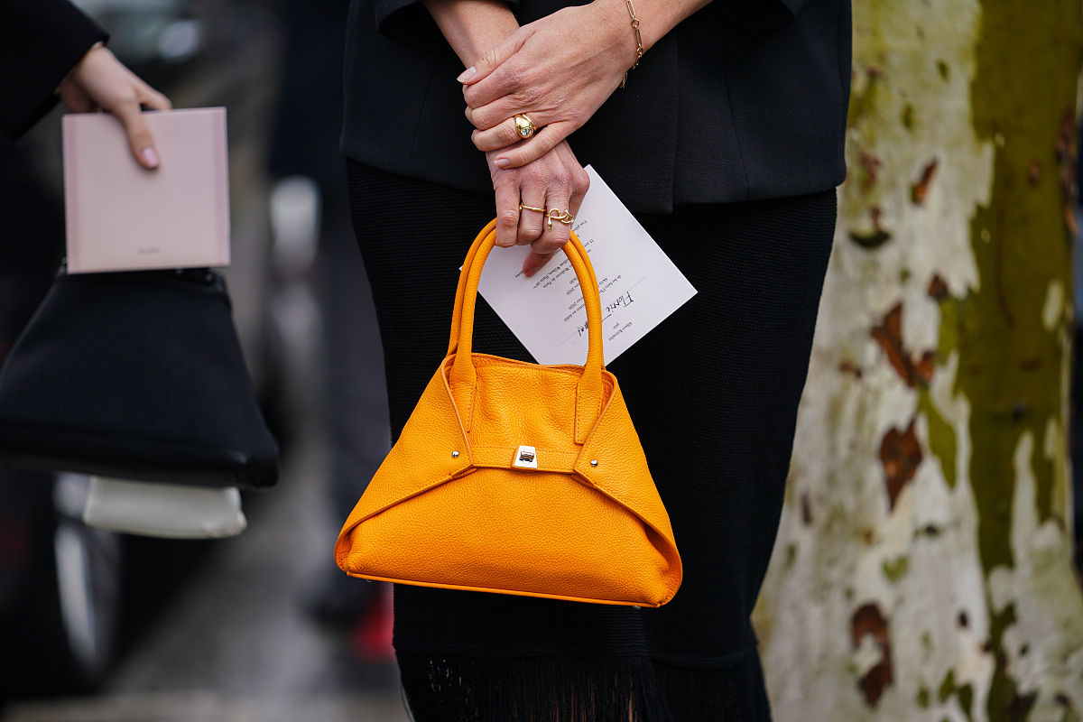 Furla 品牌介绍 - 意大利奢侈品牌，简约时尚，高品质皮革