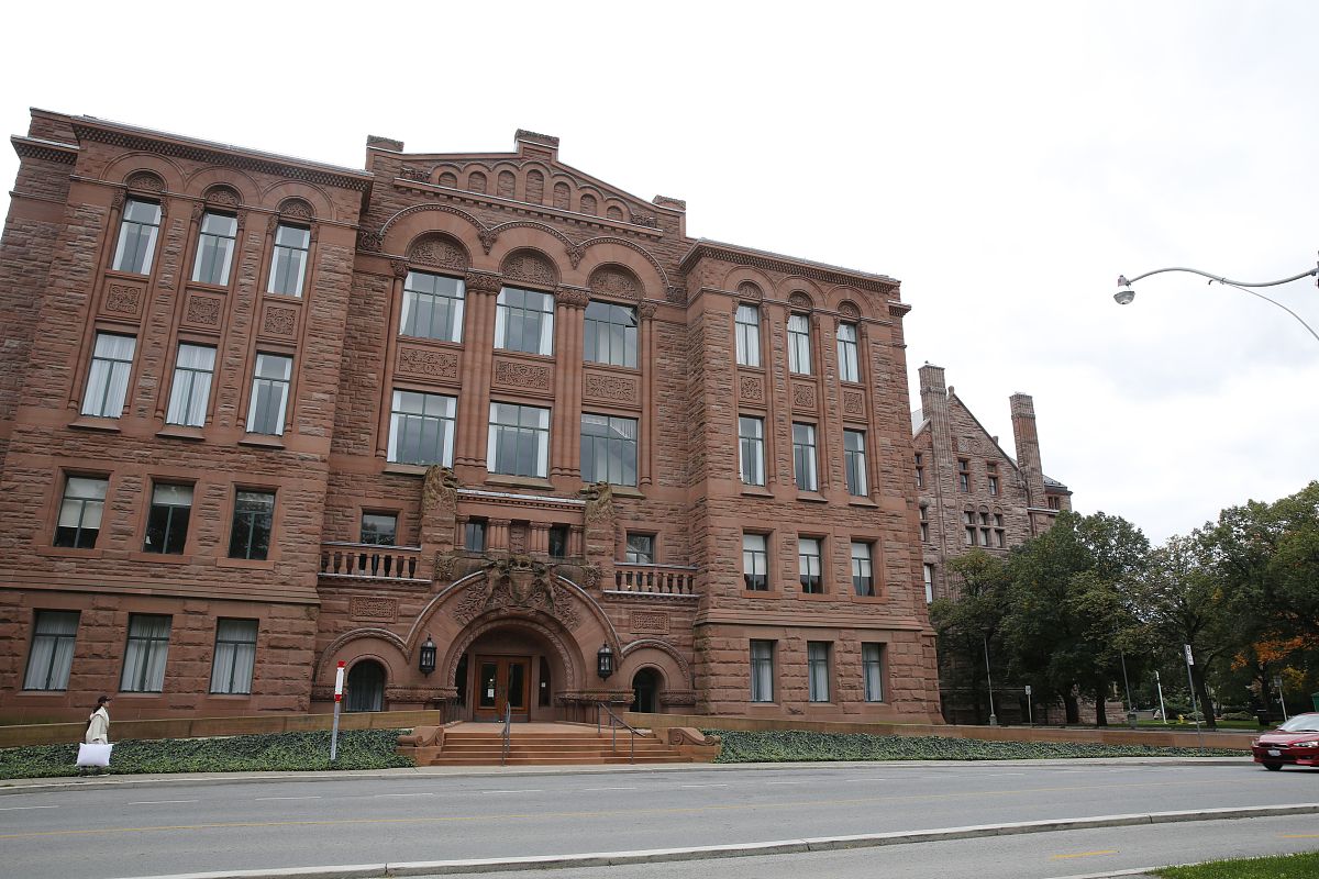 物业经理证在哪里报考 写一篇500-800文案