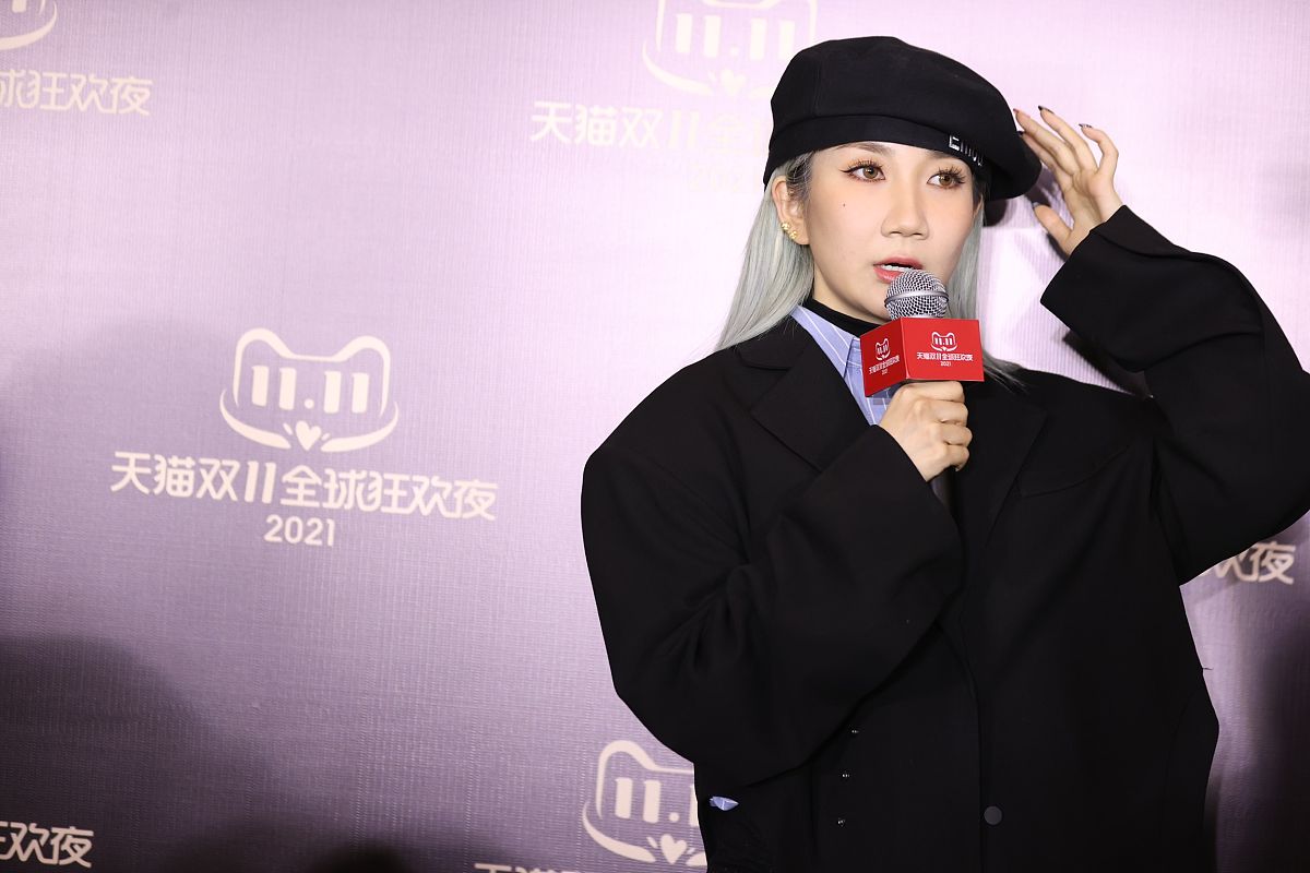 2021年11月9日,上海,天猫双11狂欢夜群访.乃万