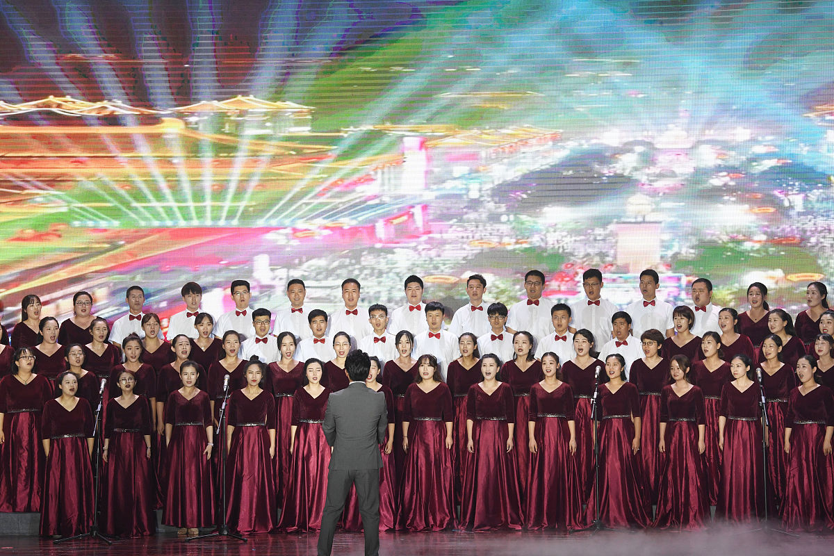 成都医学院三大学院联合举办2019年毕业晚会，为毕业生送别