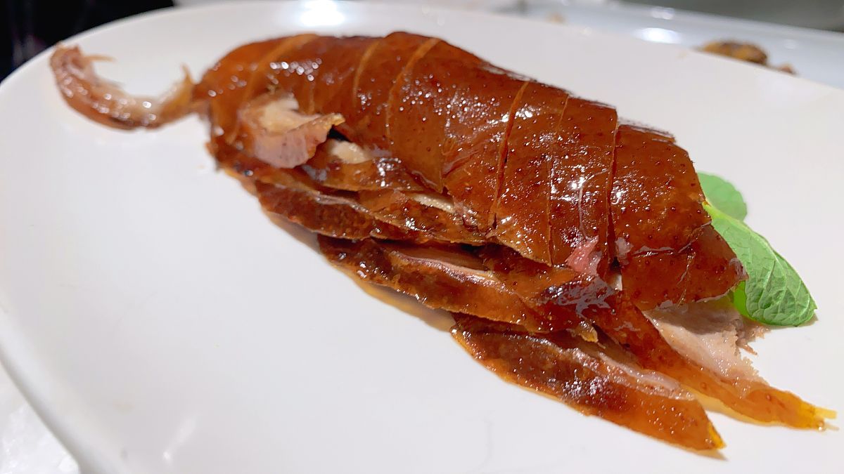 片皮烤鸭：中华第一美食，味蕾的盛宴