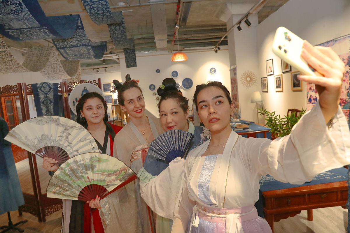 二次元文化：从繁荣到衰落的原因分析