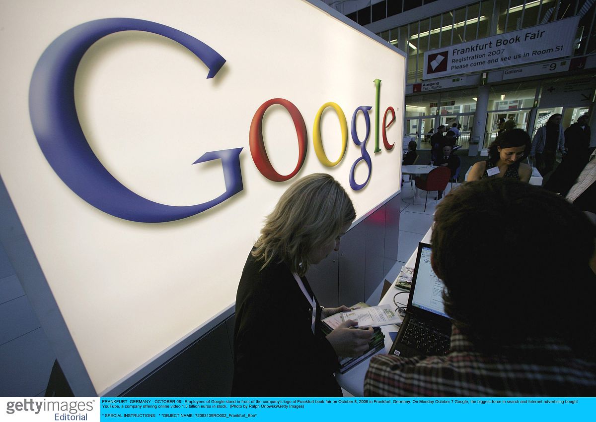 2006年10月8日,德国法兰克福福国际书展进入第五天,google公司员工在