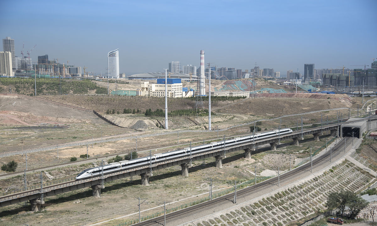 成都市铁路工程学校分享兰新高铁正式迎来首发