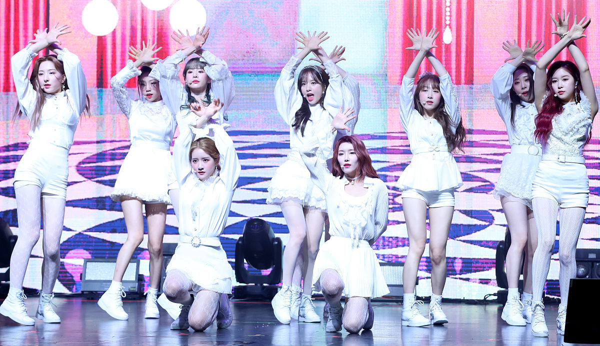 宇宙美少女团队口号：无限魅力，闪耀光芒！