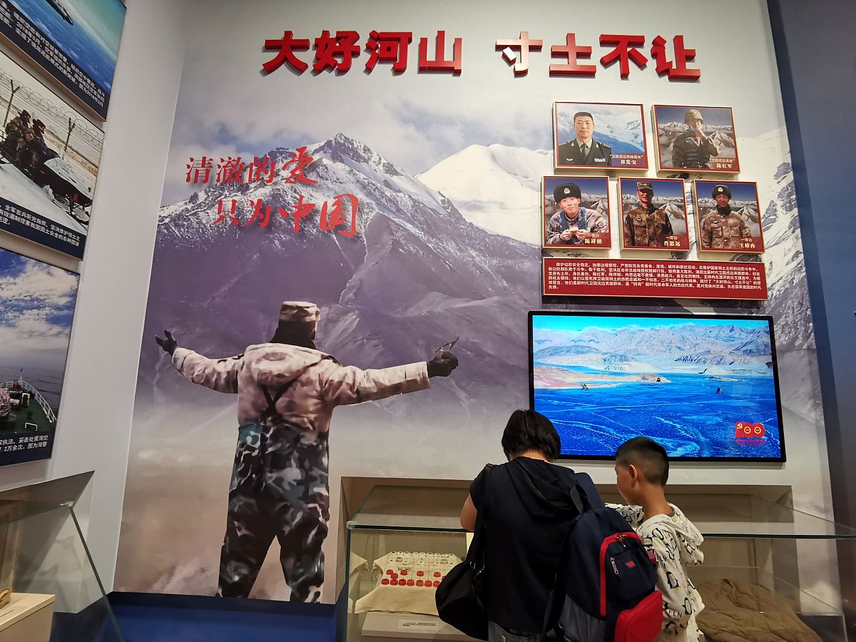 2021年7月24日,北京,实拍卫国戍边英雄遗物展.