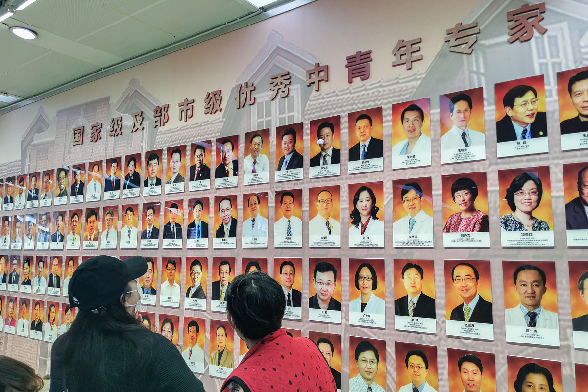 超声医学科党支部党建品牌名称推荐：'声影同行'