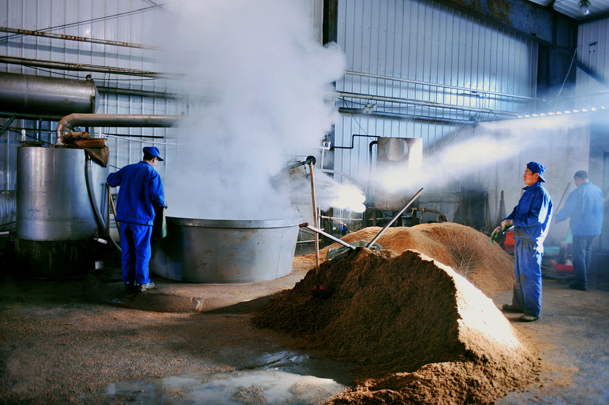 中国白酒类型、生产工艺、原料种类和酿造过程详解