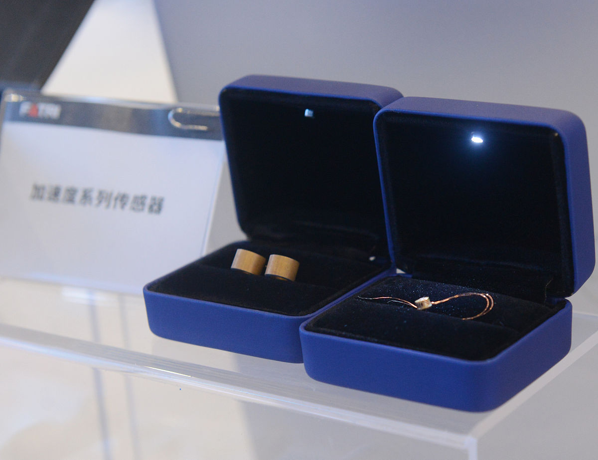 角加速度和线加速度可以直接相加合成吗