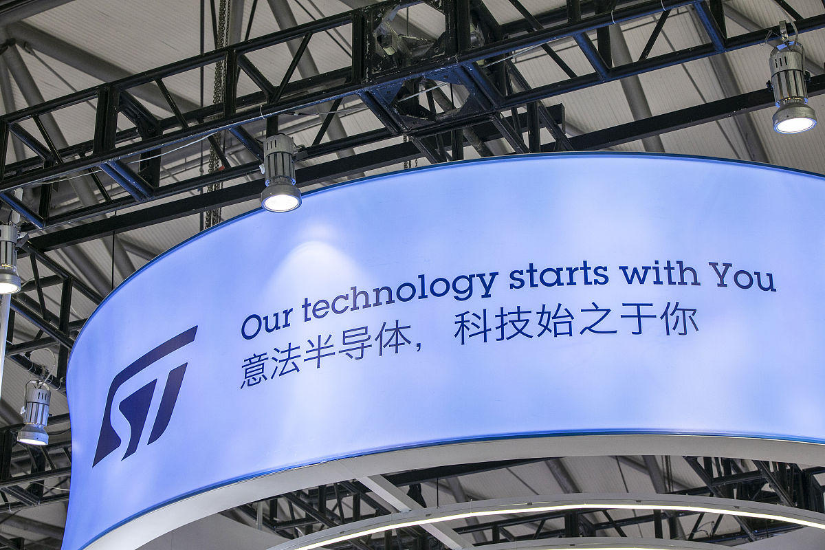 7月4日—5日由工业和信息化部、广东省人民政府、深圳市人民政府主办广东省工业和信息化厅、深圳市工业和信息化局、中国电子信息产业发展研究院、深圳市人民政府外事办公室、深圳市南山区人民政府承办的中国—东盟新兴产业论坛在深圳隆重召开主题为开放包容协同共享共促新兴产业务实合作。作为三大平行论坛之一能源电子产业合作分论坛以下简称论坛于5日上午举行旨在搭建中国与东盟国家间能源电子产业政策协调、项目建设、技术交