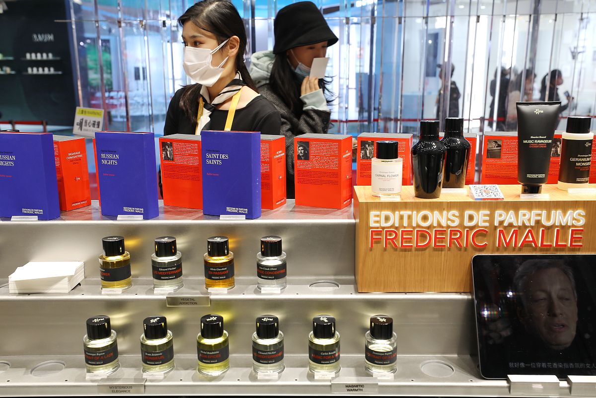 时尚圈最新动态：Supreme韩国首店开幕、雅诗兰黛利润大跌、Coty与adidas续签协议等