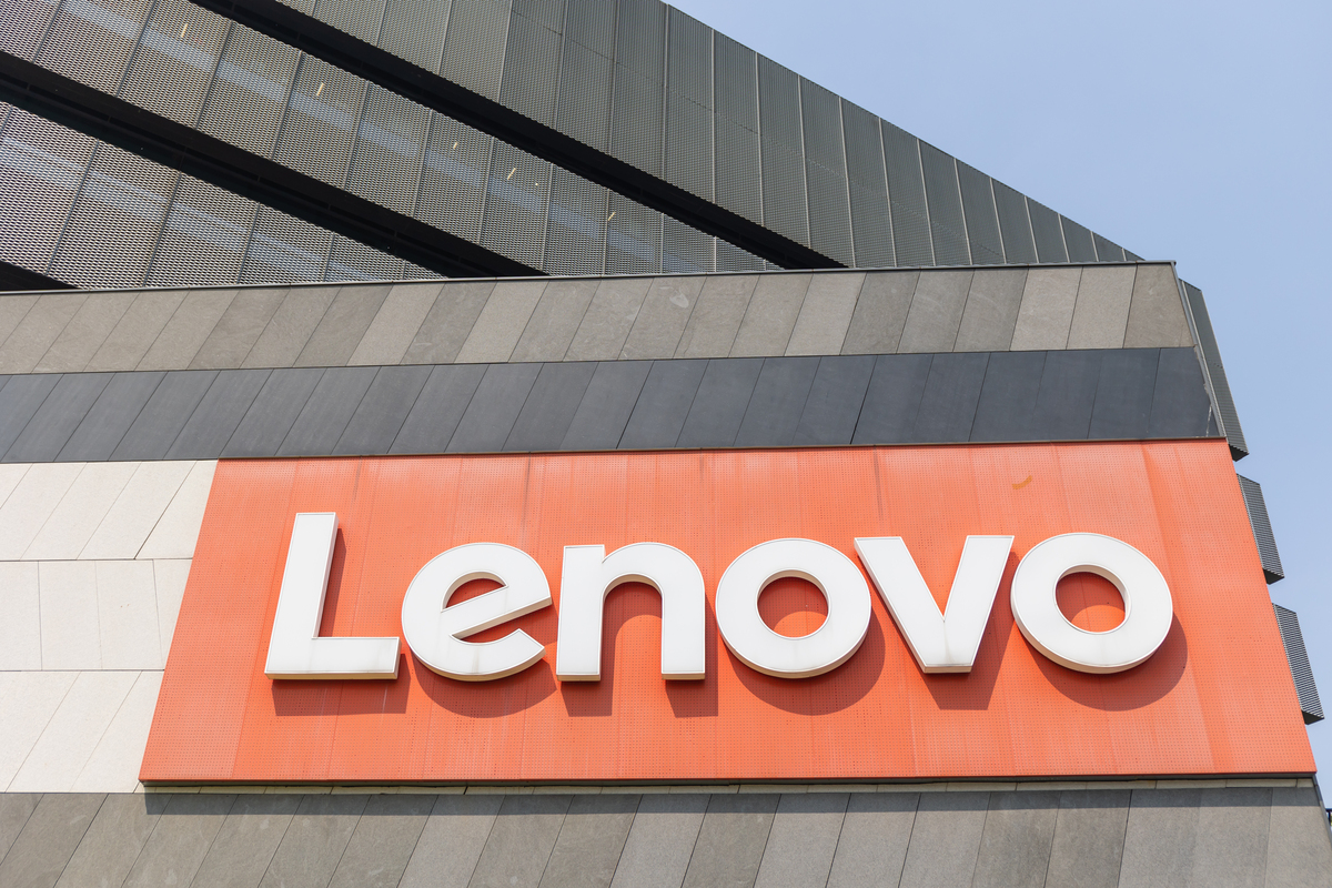 52 联想集团联想集团是一家中国知名的电子科技公司成立于1984年总部位于中国北京。公司主要业务领域包括个人电脑、智能手机、平板电脑、服务器、存储设备、智能电视等。联想集团在全球拥有超过60000名员工遍布全球60多个国家和地区。公司旗下还有联想移动、联想云、联想金融等子公司。联想集团在全球范围内拥有广泛的销售网络和客户基础是全球最大的个人电脑制造商之一。同时联想集团还致力于创新和研发投入了大量的