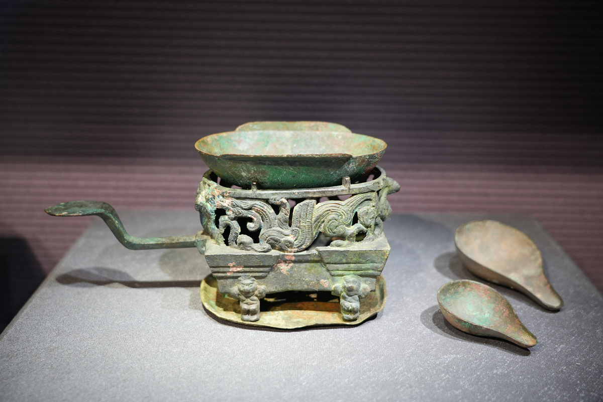 后母辛四足铜觥出现的意义